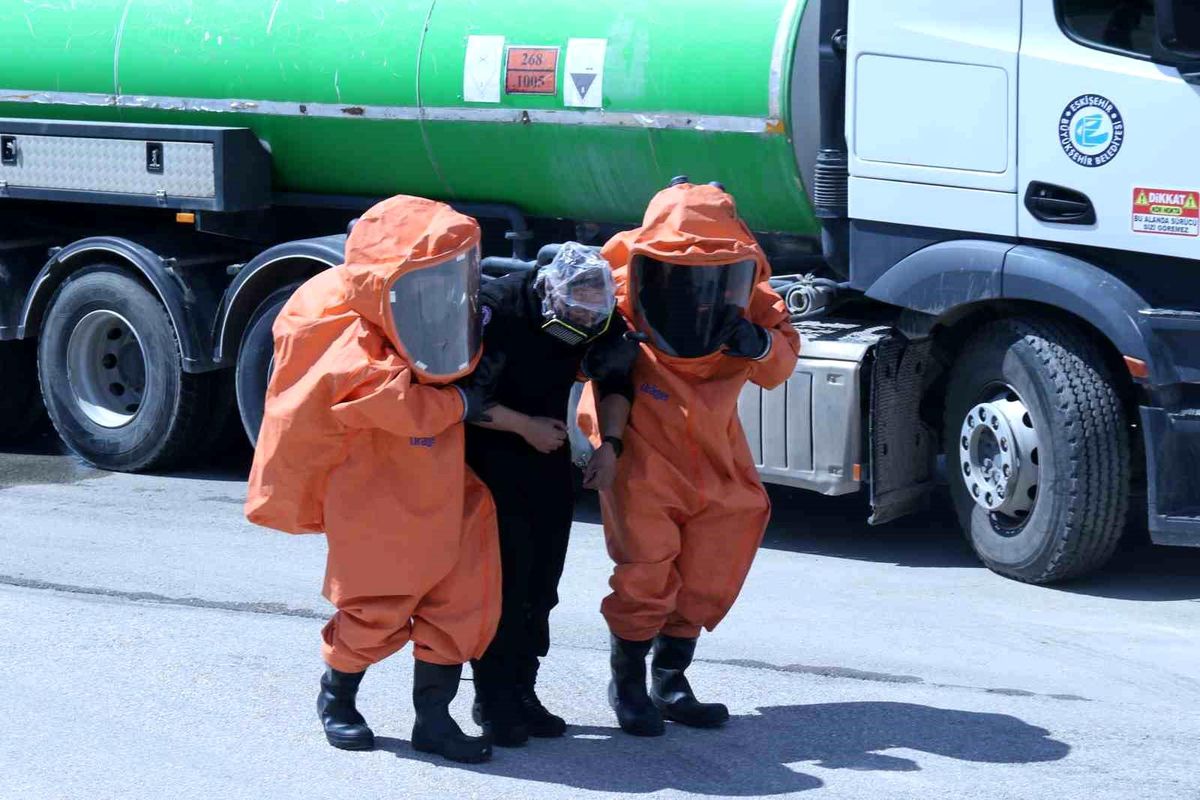 Eskişehir\'de amonyak sızıntılı tanker tatbikatı nefes kesti