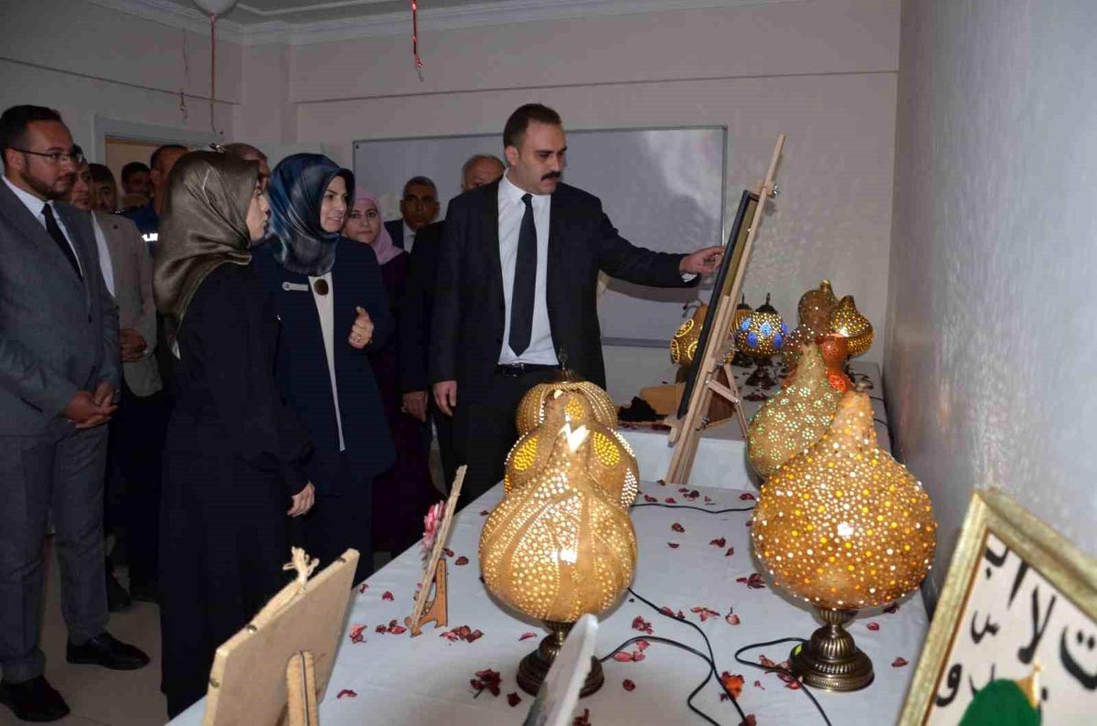 Tercan\'da Hayat Boyu Öğrenme Haftası Sergisi açıldı