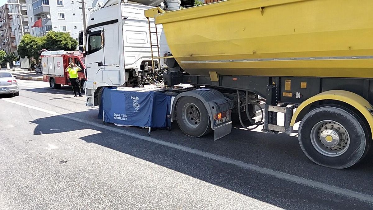 Milas\'ta Yaşlı Adam Tır Çarpmasıyla Hayatını Kaybetti