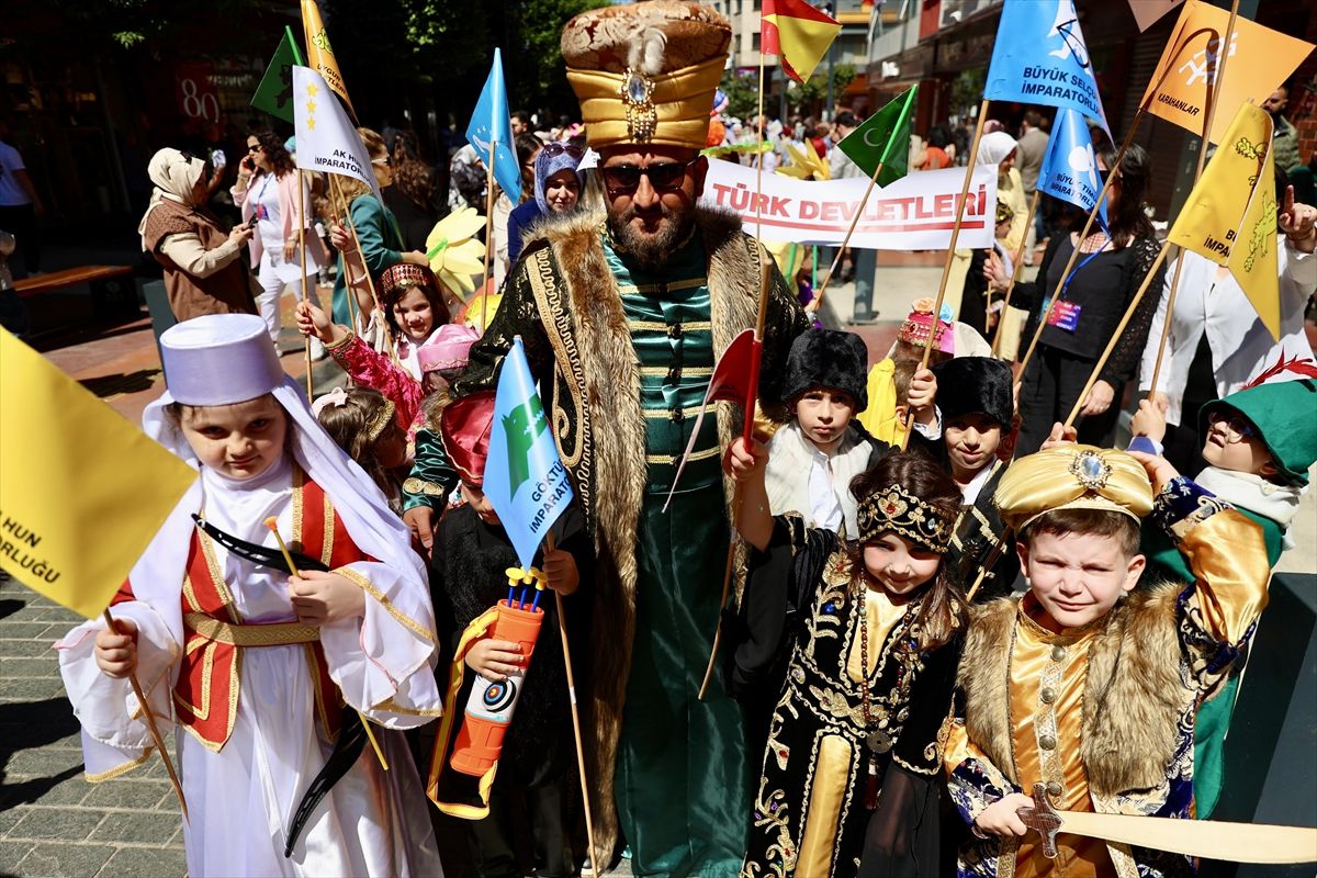 Miniklerden büyük bienal şenliği