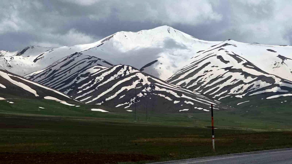 Zebra Dağlar: Van\'daki Eşsiz Doğa Manzarası