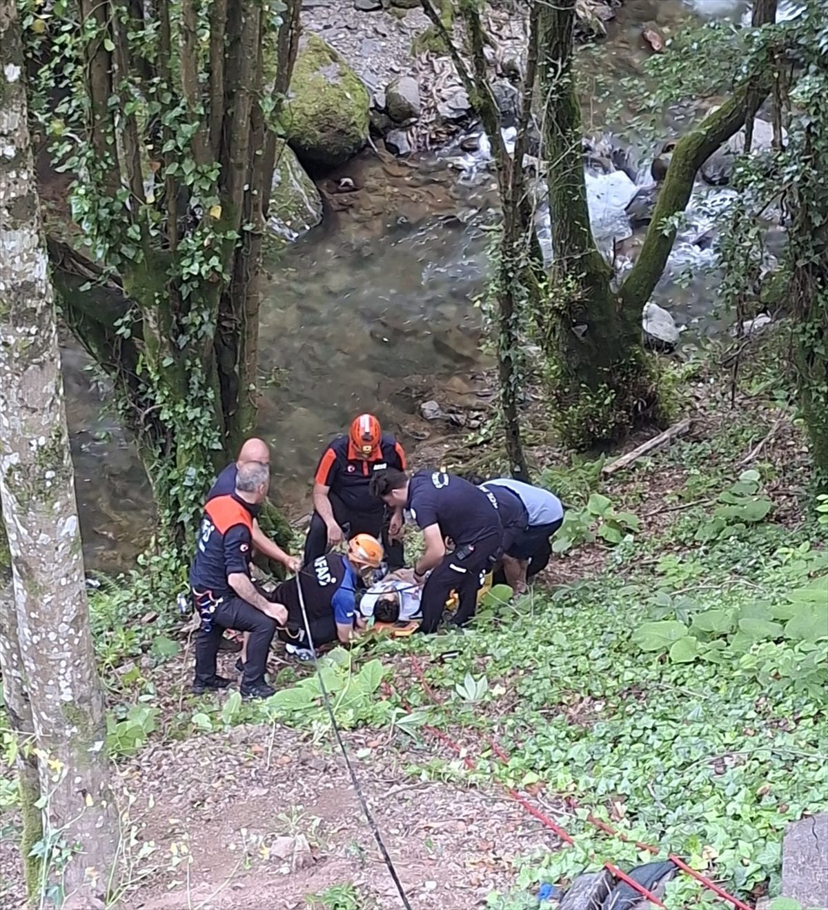 Motosiklet Kazası: Sürücü 30 Metre Derinlikten Kurtarıldı