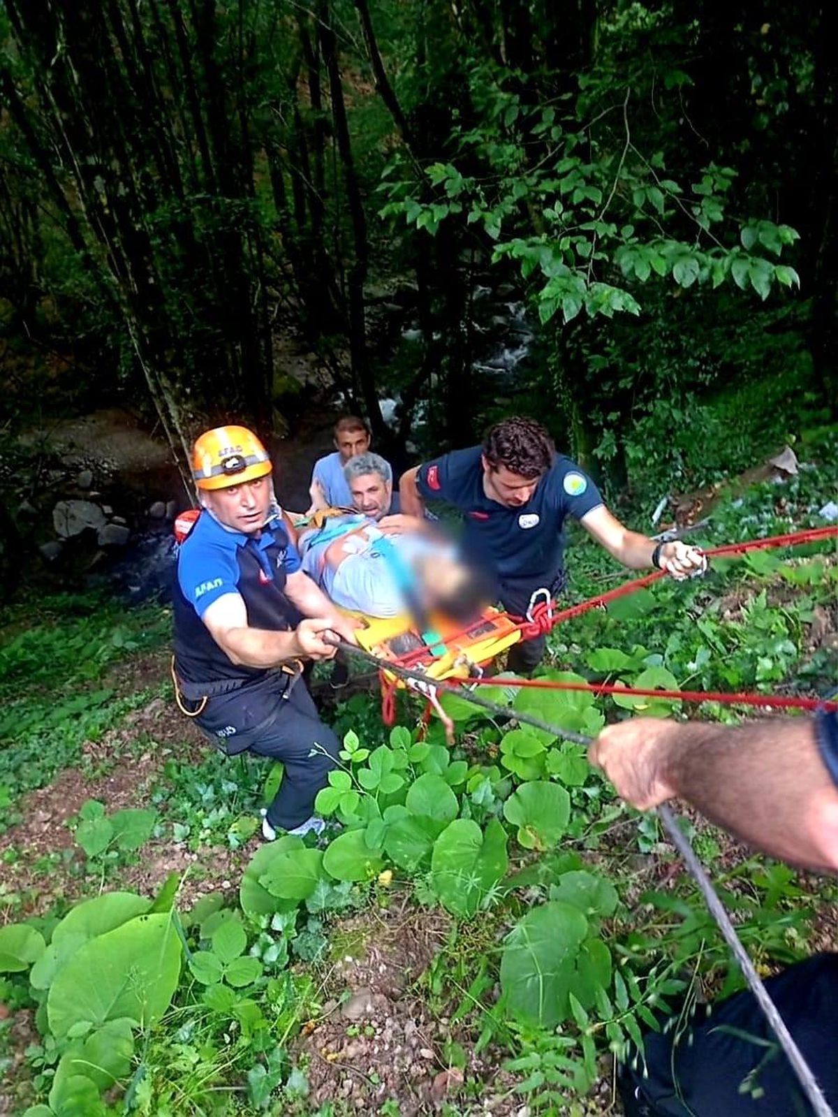 Yalova\'da Motosiklet Kazası: Sürücü Kurtarıldı