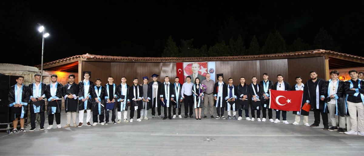 Tek Kadın Öğrenci Bahar Topcu Mezun Oldu