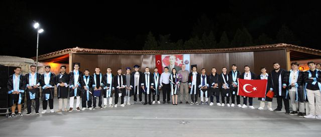 Tek Kadın Öğrenci Bahar Topcu Mezun Oldu