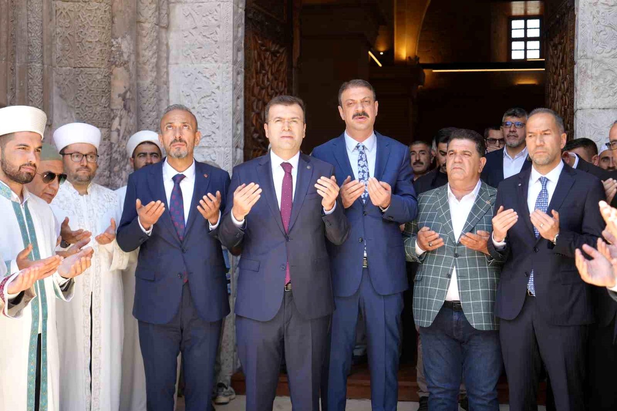 691 yıllık Sungurbey Camii yeniden ibadete açıldı