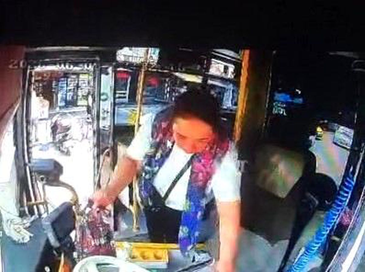 Adana\'da Otobüs Hırsızı Kadın Kameralara Yansıdı