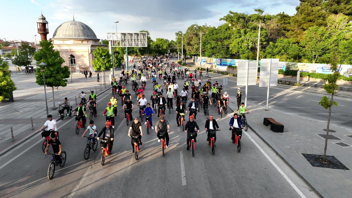 AVRUPA BİSİKLET BAŞKENTİ KONYA’DA ŞEHİR MERKEZİ VE 28 İLÇEDE AYNI ANDA BİNLERCE BİSİKLETSEVER PEDAL ÇEVİRDİ