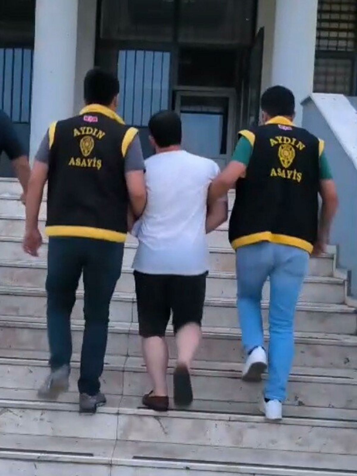 Uyuşturucu Satıcısı Kuşadası\'nda Yakalandı