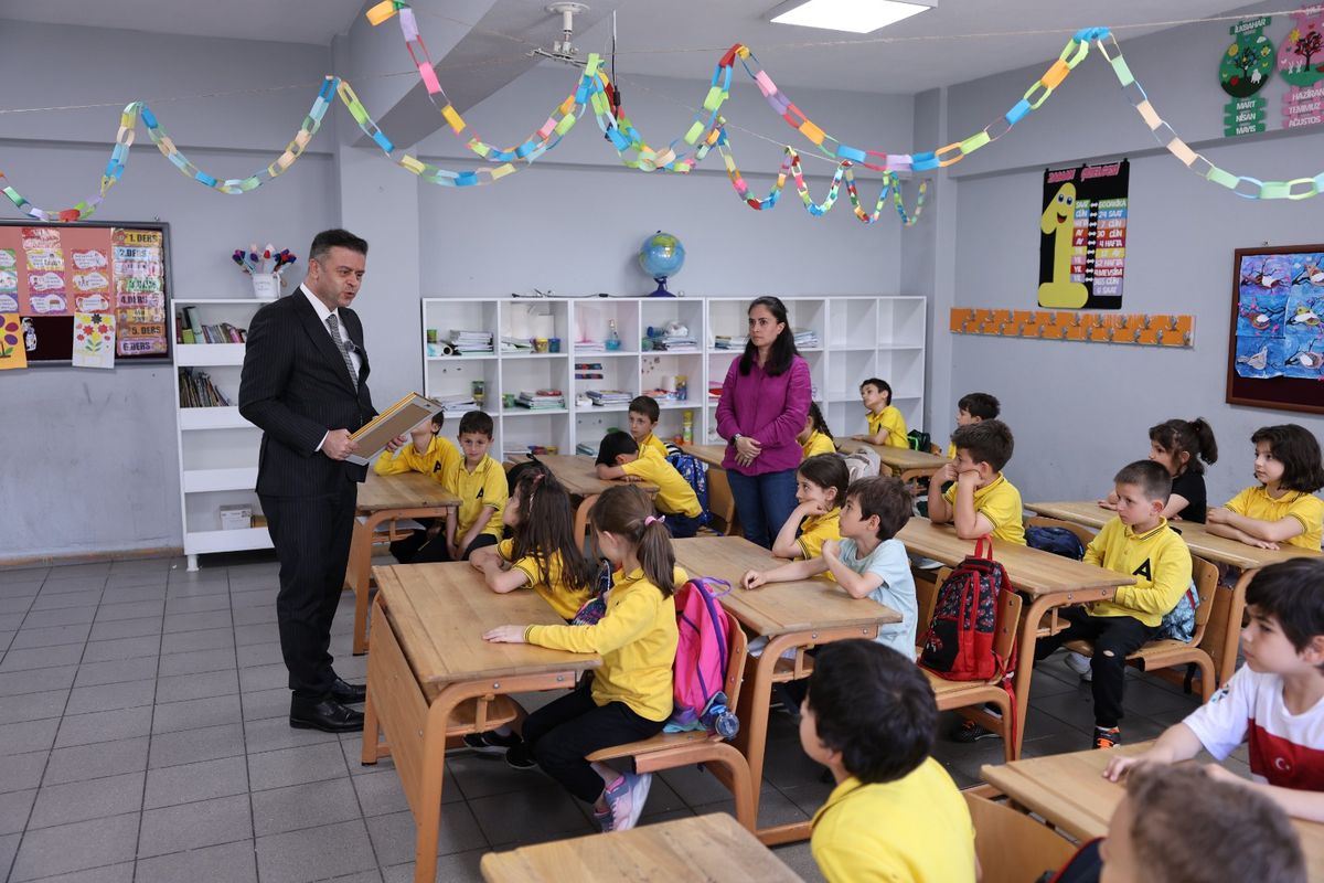 Bakan Tekin\'den Öğrencilere Tebrik