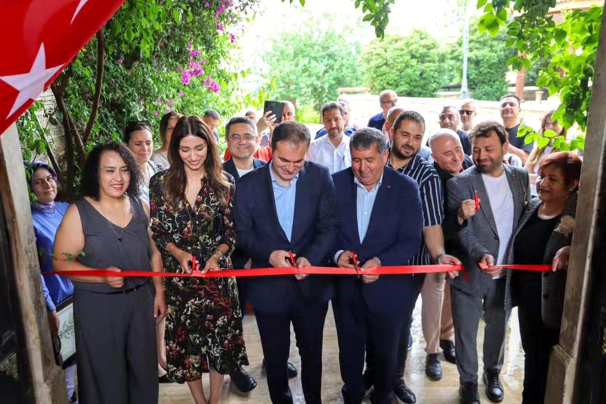 Bayındır Halk Eğitim Merkezi yıl sonu sergisi açıldı