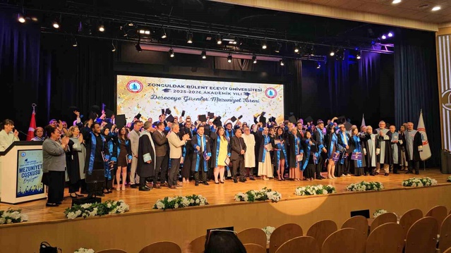 BEUN'de Mezuniyet Töreni Heyecanı