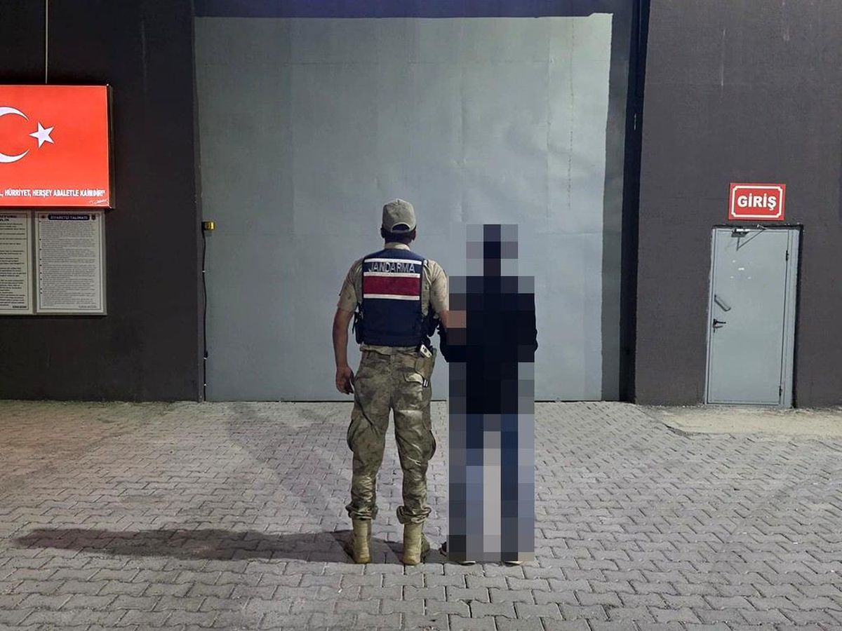 Aranan Şahıs Jandarma Tarafından Yakalandı