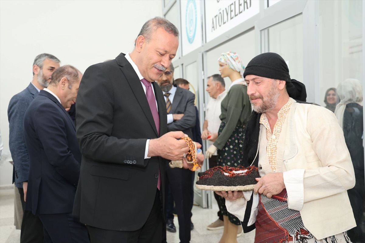 Bitlis Eren Üniversitesi\'nde El Sanatları Sergisi