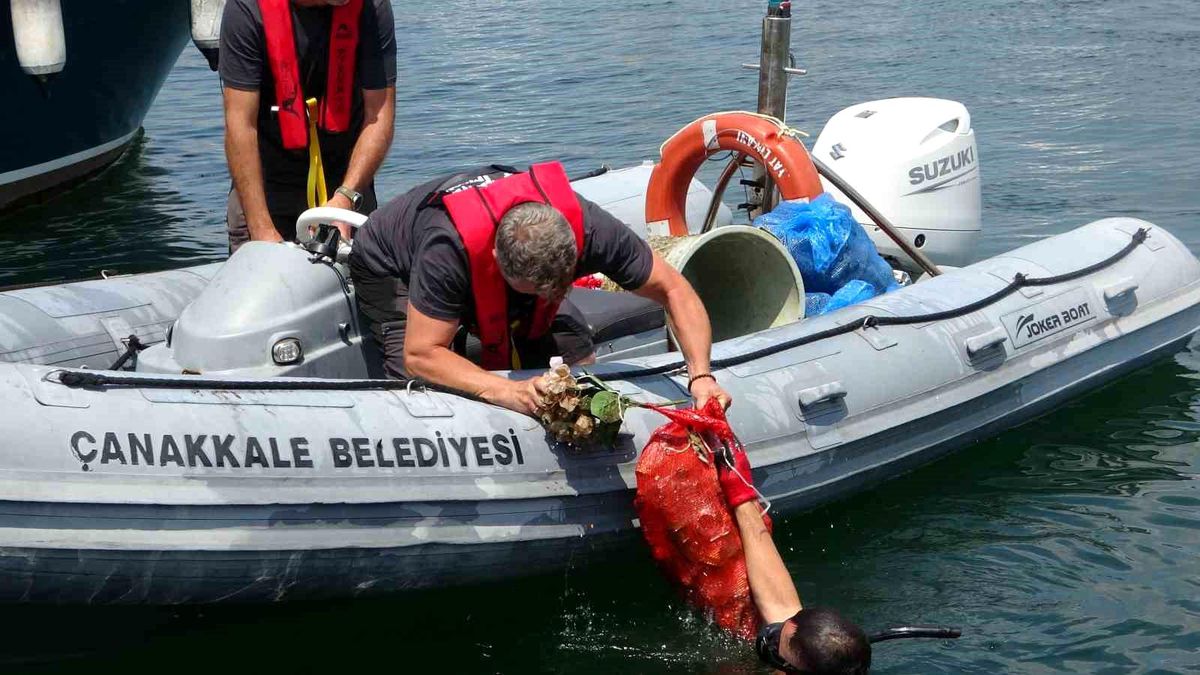 Çanakkale\'de Çevre Günü Temizliği