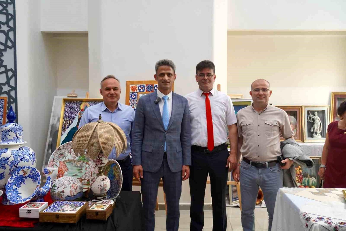 Çaycuma\'da Yıl Sonu Sergisi Açıldı