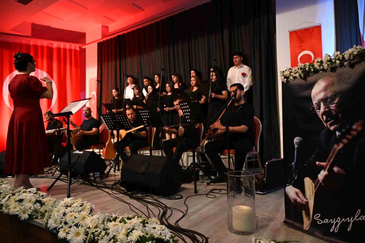 Demirci\'de Bozkırın Tezenesi Neşet Ertaş\'a vefa gecesi