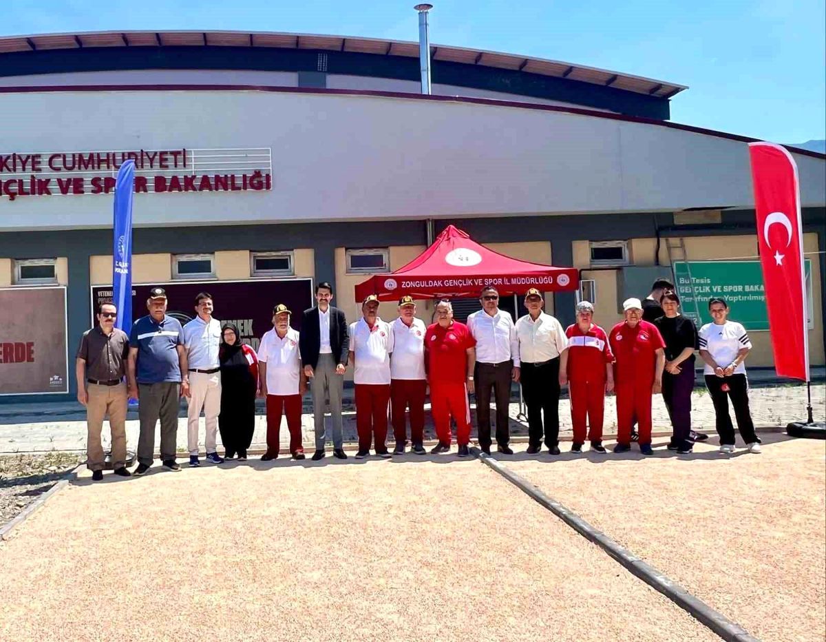 Devrek\'te Gaziler ve Huzurevi Sakinleri Bocce Turnuvasında Buluştu