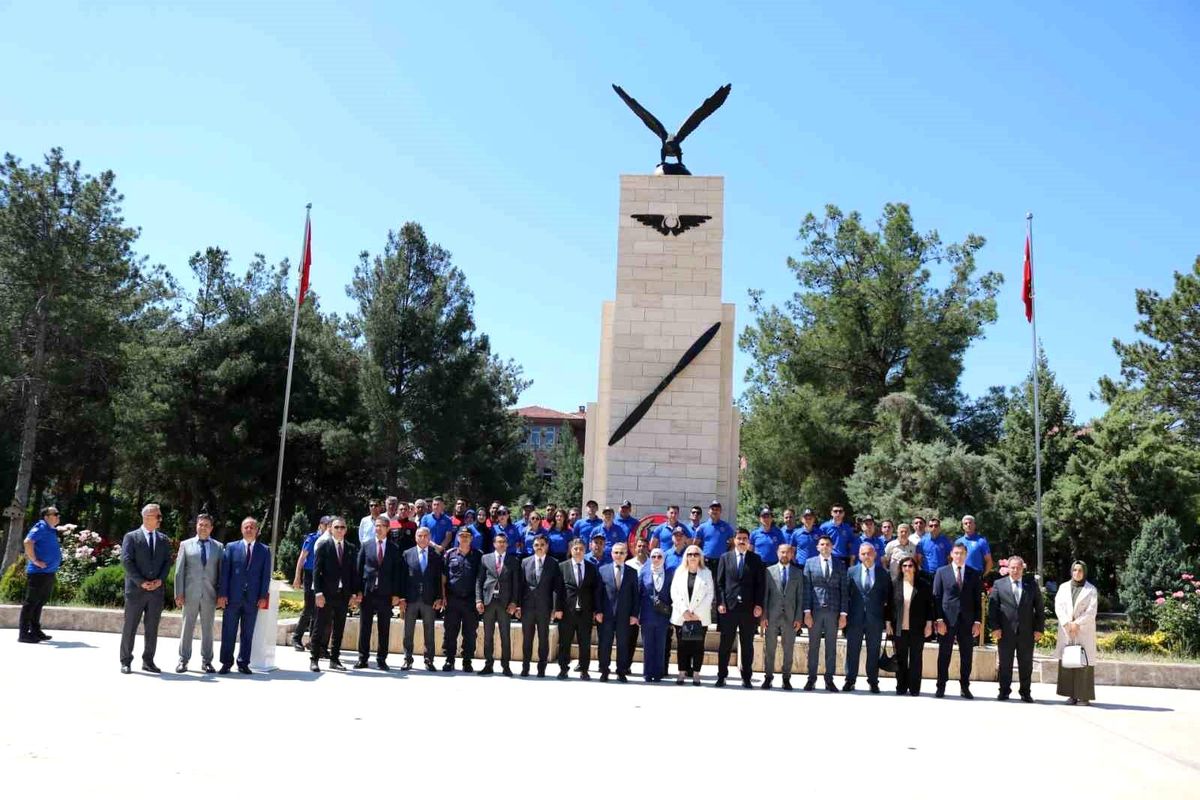 Diyarbakır\'da Ceza İnfaz Personeli Günü\'nde Şehitlik Töreni