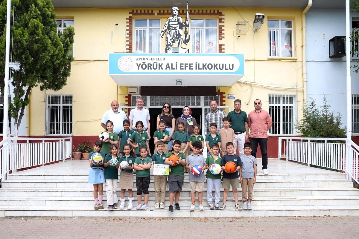 Efeler\'in çevreci minikleri ödüllerine kavuştu