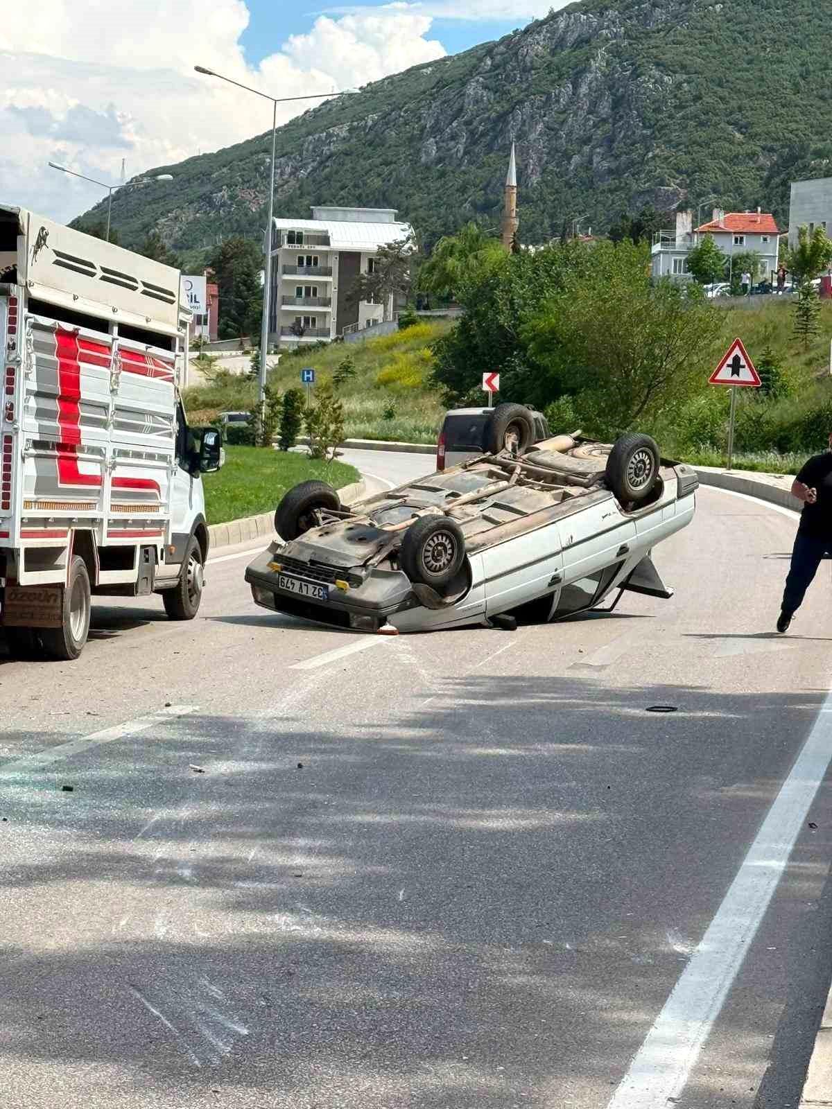 Eğirdir\'de Takla Atan Araçta Sürücü Yaralandı
