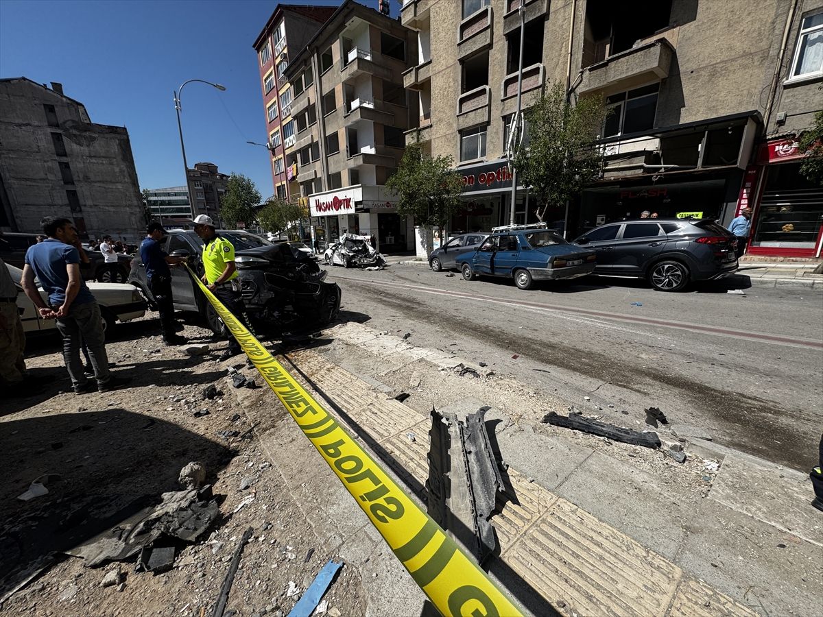 Elazığ\'da Freni Patlayan Kamyon 10 Araca Çarptı
