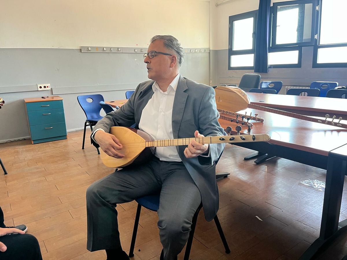 Görme Engelli Öğretmenden Bağlama Dersi