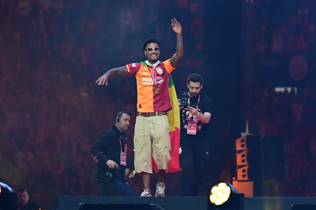 Galatasaray’da 1 ayrılık ve 1 devam kararı! Okan Buruk kararını verdi