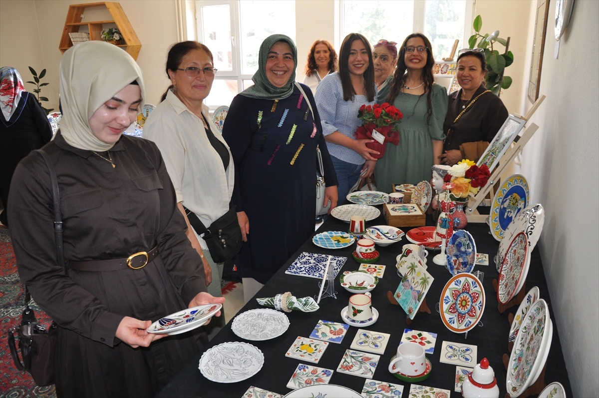 Yıl Sonu Sergisi Gümüşhacıköy\'de Açıldı