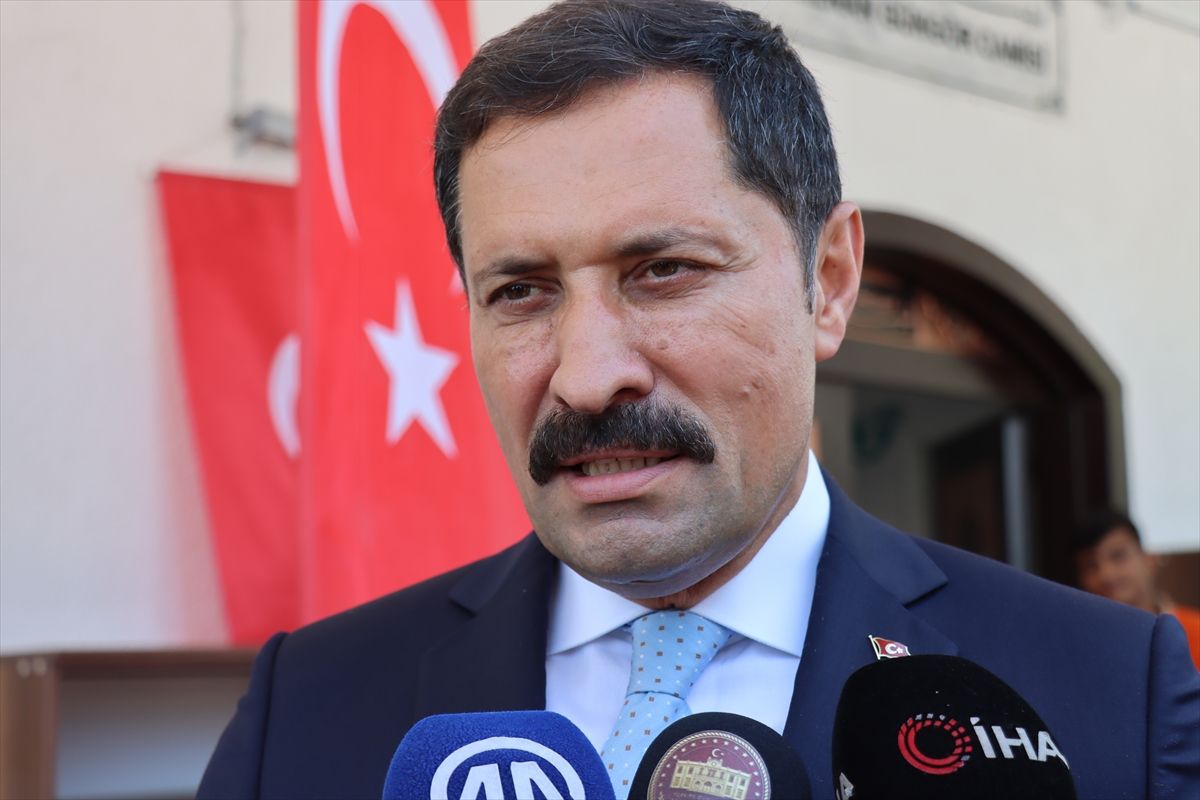 Yıkılan Camii Yeniden İbadete Açıldı