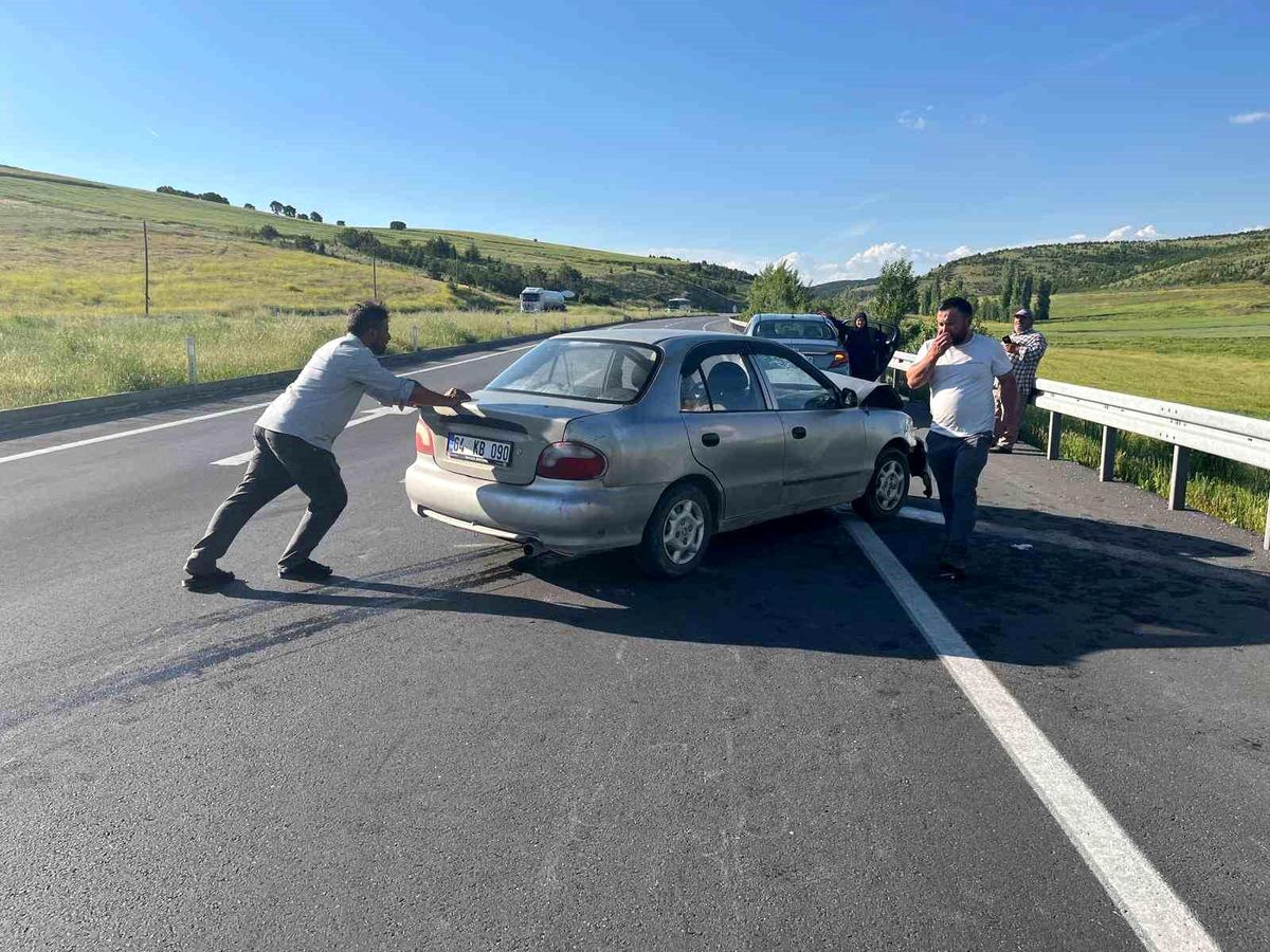 Afyonkarahisar\'da Trafik Kazası: 2 Yaralı