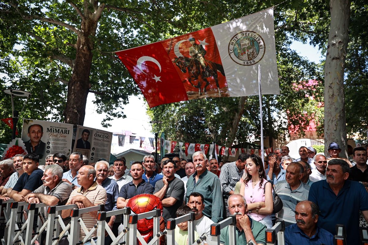 Dervişoğlu Mut\'ta Festivalde Konuştu