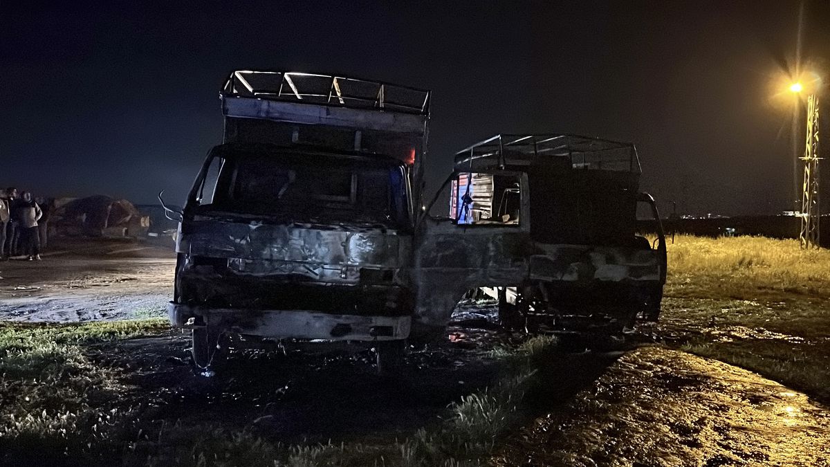 Kayseri\'de Kundaklanan Kamyonlar Alev Alev Yandı