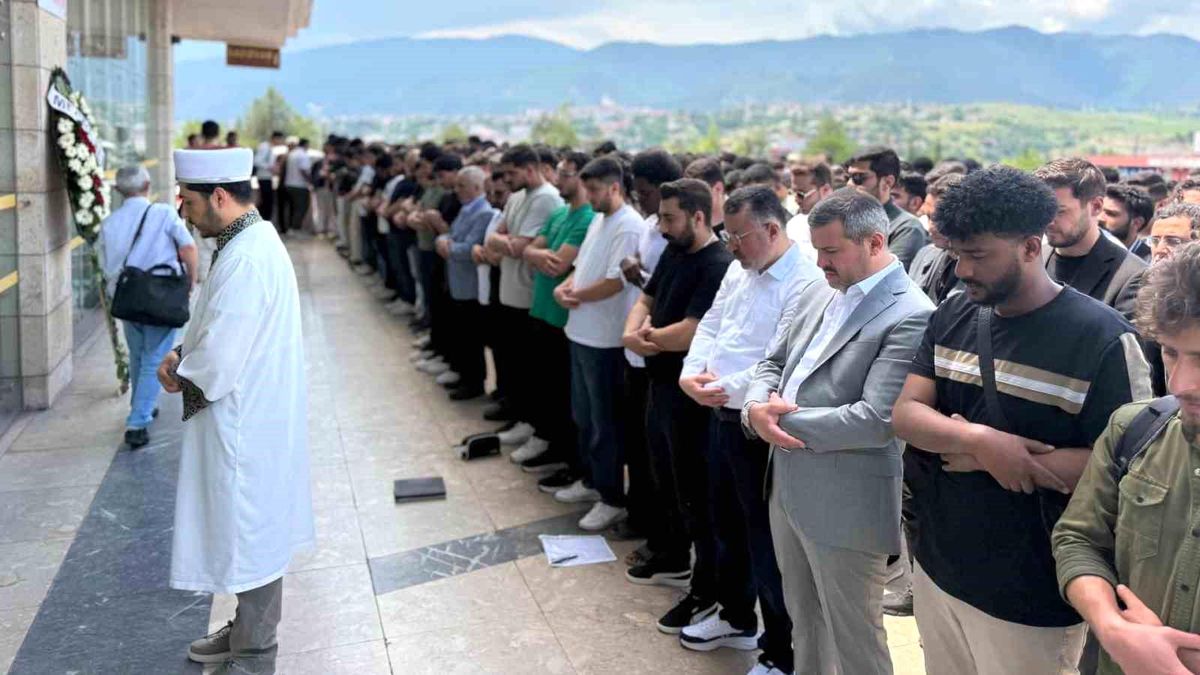 KBÜ\'de hayatını kaybeden öğrenciler için gıyabi cenaze namazı kılındı