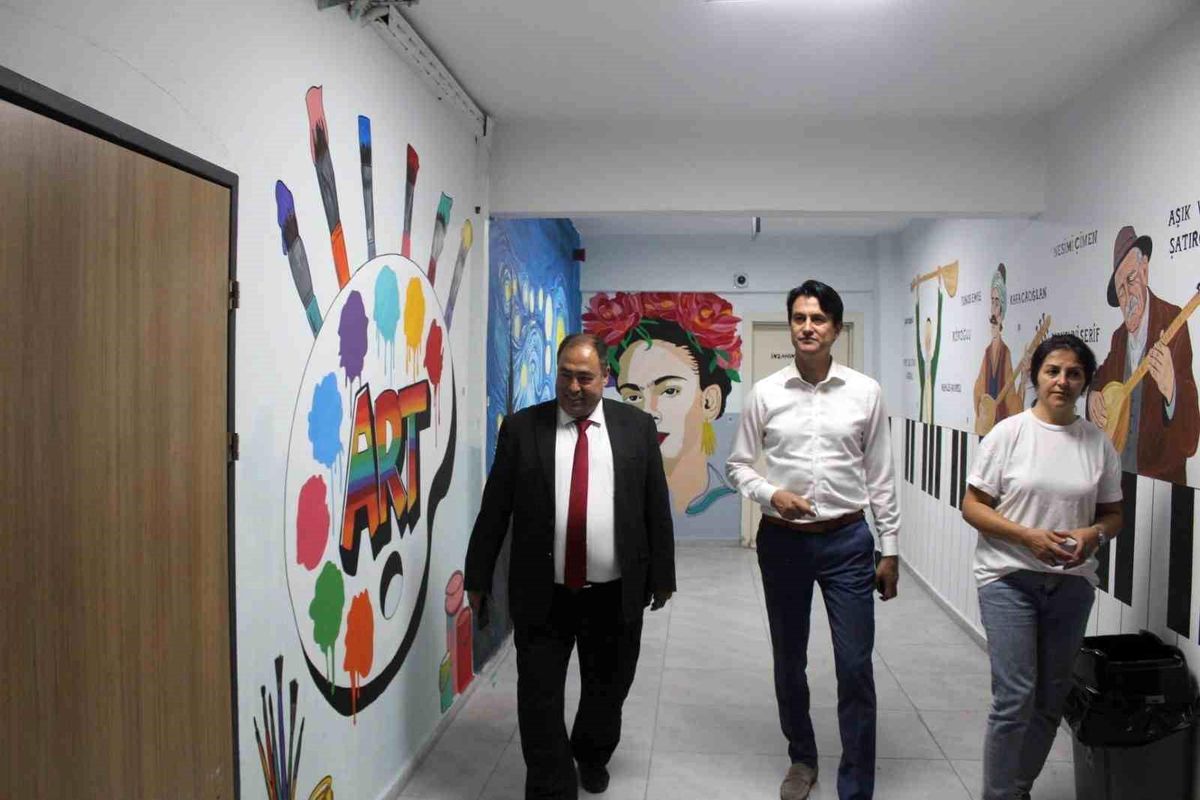 Köyceğiz Lisesi\'nde Duvarlar Sanatla Renklendi
