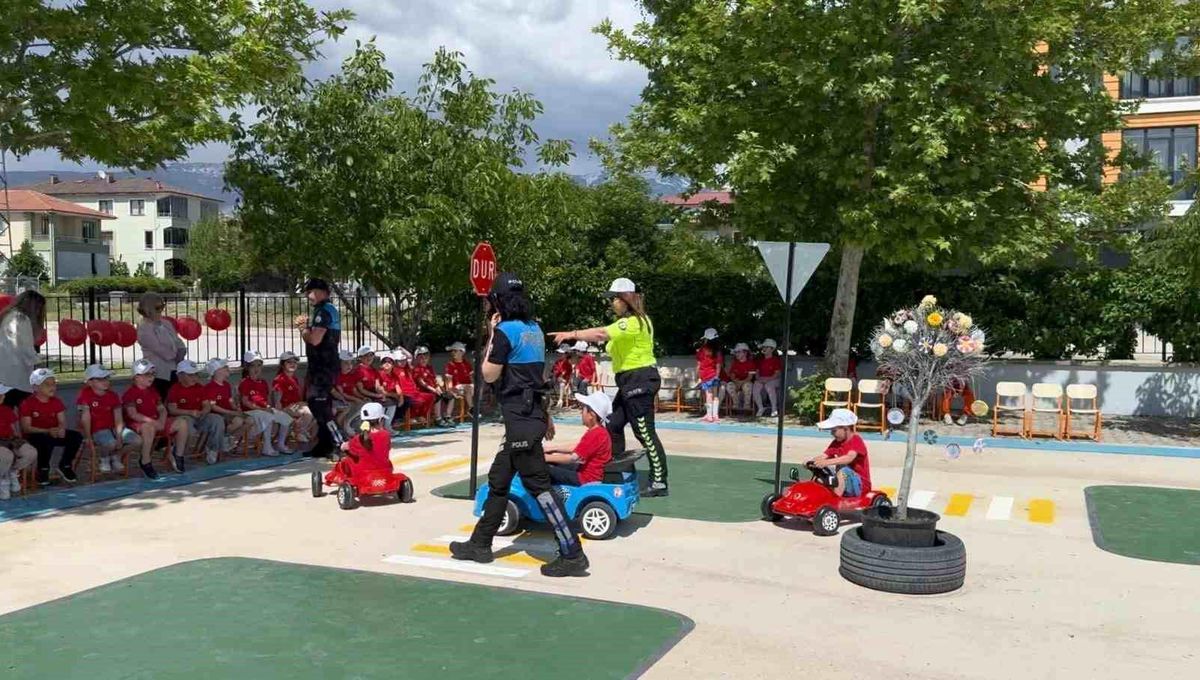 Erzincan\'da Trafik Eğitimi Parkuru Kuruldu