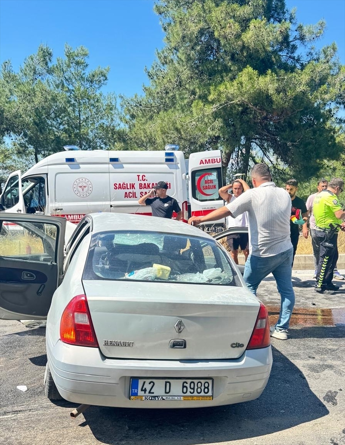 Bodrum\'da Otomobil-Minibüs Çarpıştı: 6 Yaralı