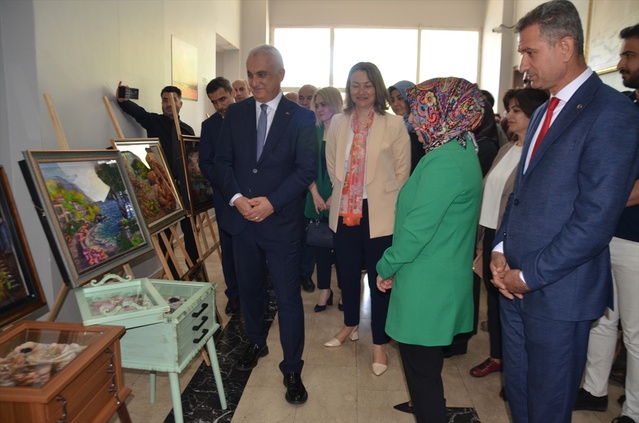 Muş'ta Hayat Boyu Öğrenme Haftası Sergisi Açıldı