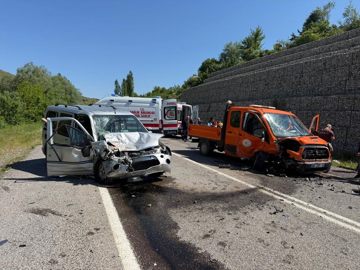 Niğde\'de Trafik Kazası: 6 Yaralı