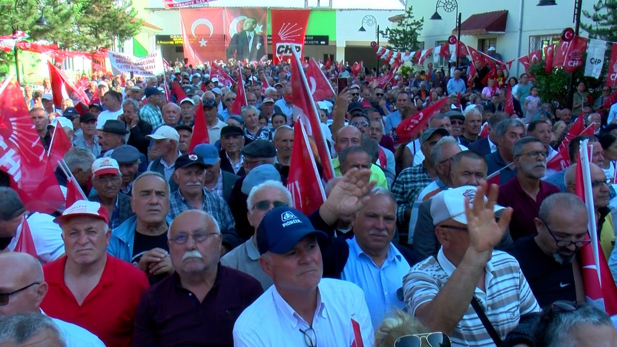 Özgür Özel: Kararlılıkla Yeni Bir Yürüyüşe Çıkıyoruz