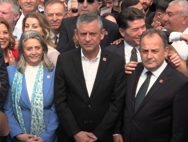 Özel'e Trabzon'da görkemli karşılama: Sizler tarihin doğru tarafındasınız