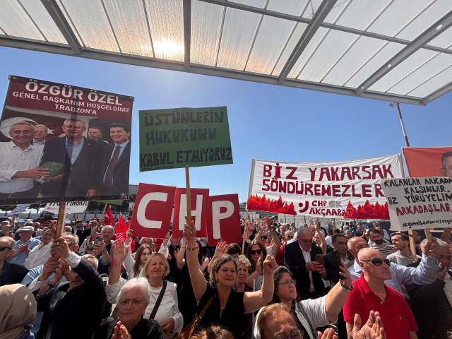 Özel'e Trabzon'da görkemli karşılama: Sizler tarihin doğru tarafındasınız
