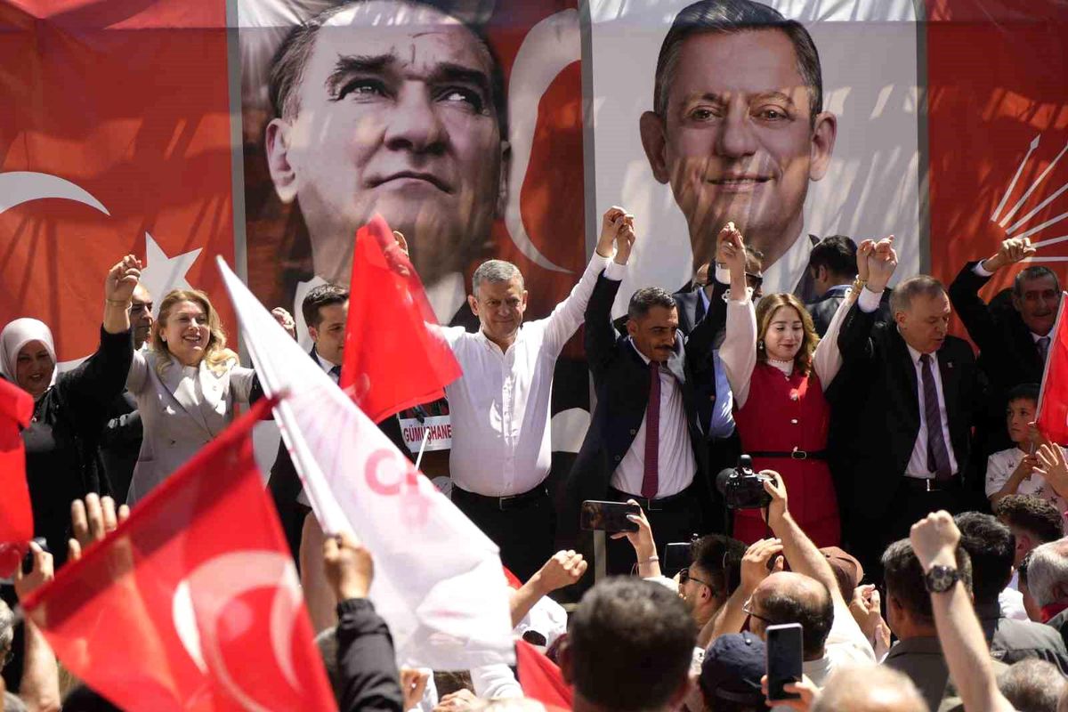 Özgür Özel Tekke\'de konuştu