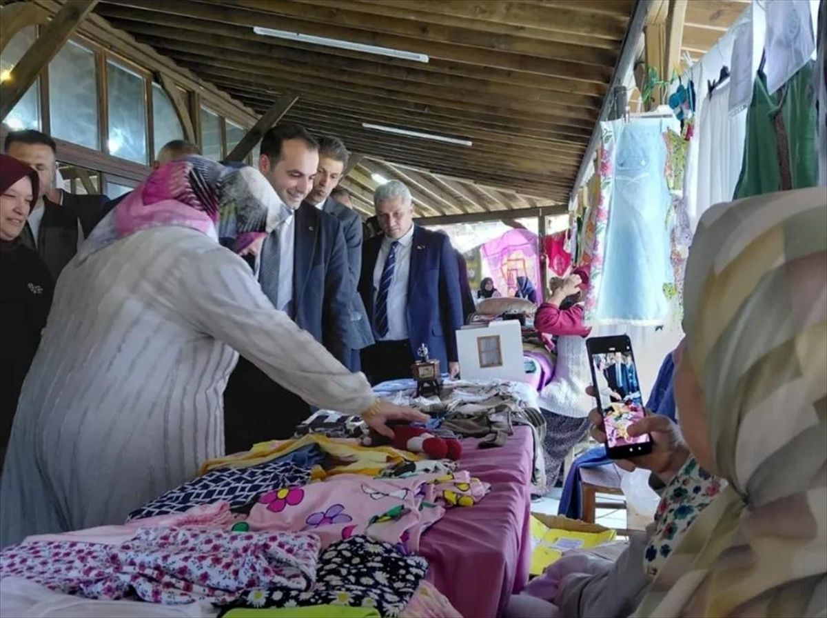 Saimbeyli\'de yıl sonu sergisi açıldı