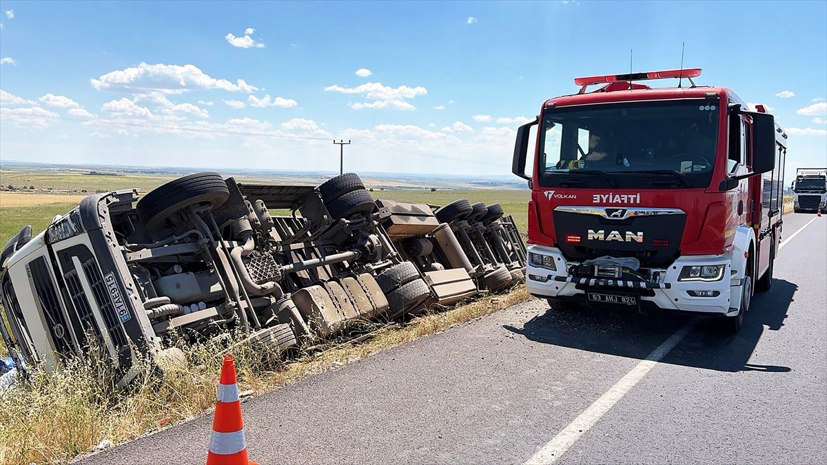 Yağ Yüklü Tır Devrildi: Sürücü Yaralı