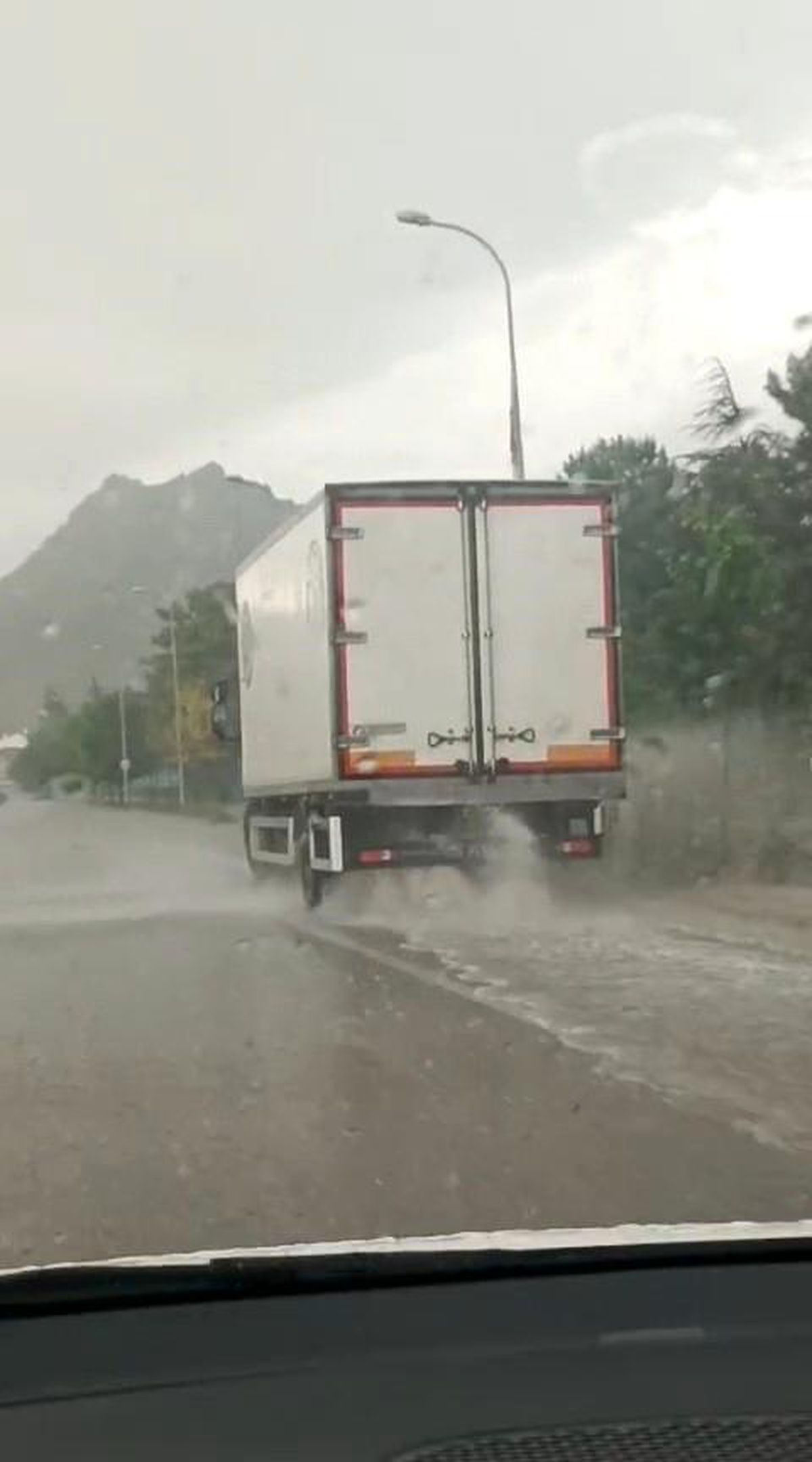 Sivrihisar\'da Sağanak Yağış Trafiği Olumsuz Etkiledi