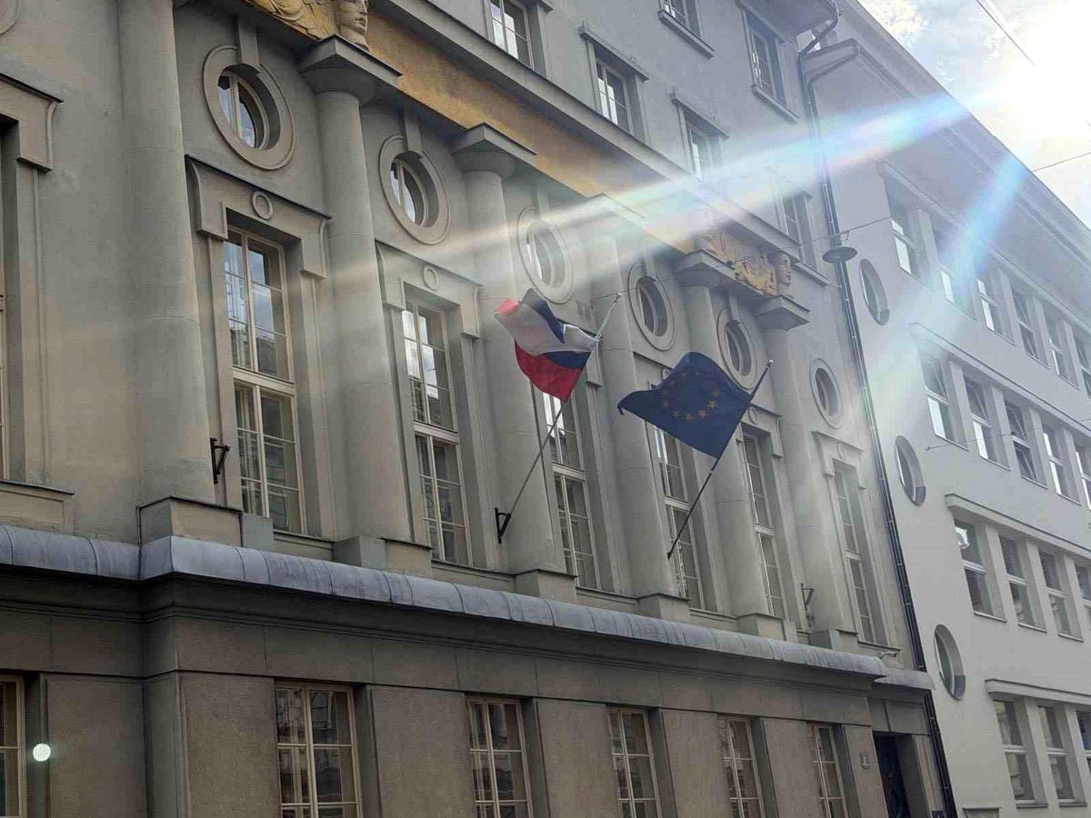 Slovenya\'da Filistin Bayrağı İndirildi