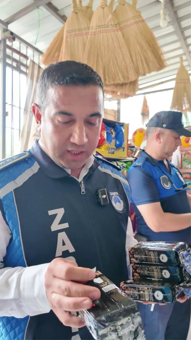 Tarihi geçmiş ürünlere siyah bant çektiler! İşletme sahibinden pes dedirten savunma