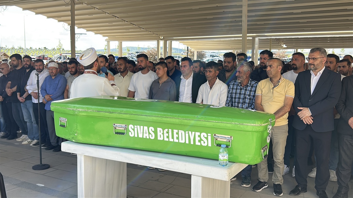 Sivas\'ta Trafik Kazası: Çift Hayatını Kaybetti