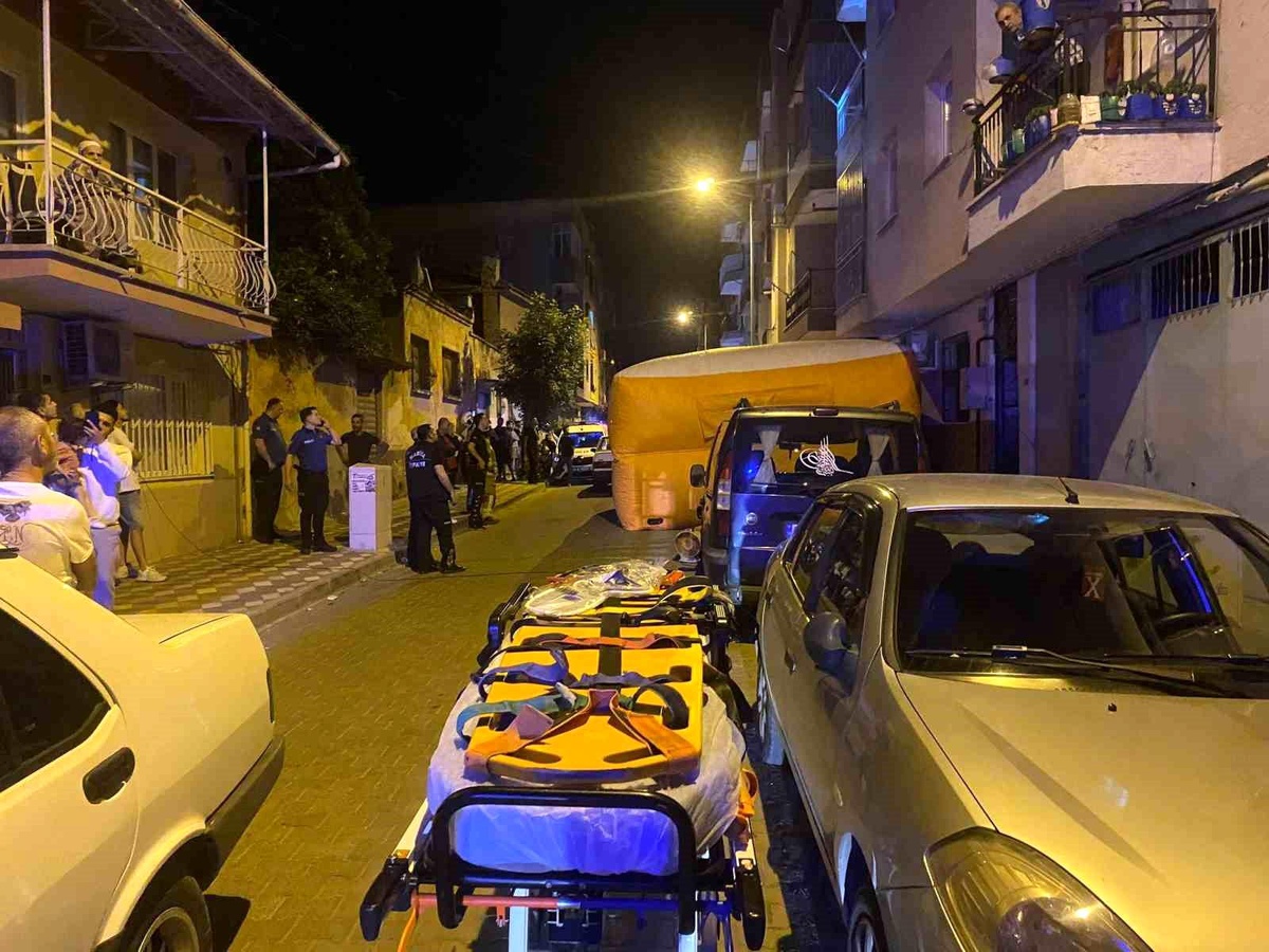 Manisa\'da Balkonundan Atlayan Kişi Ağır Yaralandı